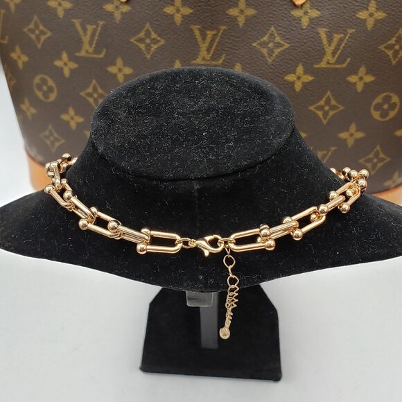 Rose Gold Plated Horse Shoe Necklace Chain - Picture 4 of 5